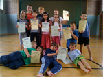 Kinder der Multisportgruppe Sparchen mit Urkunde